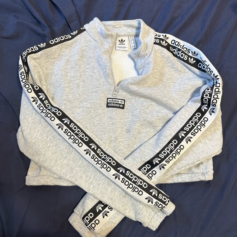Cropped Adidas sweater